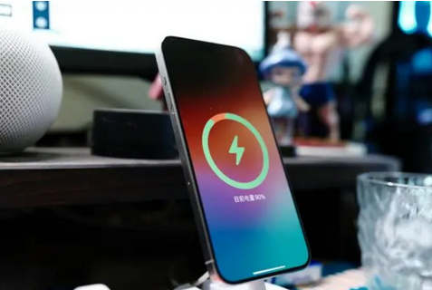 浠水苹果15换屏服务分享用什么充电器给iPhone15充电更好 